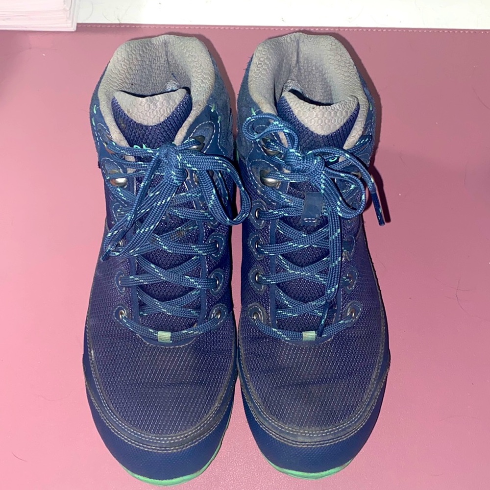 Teva Ahnu Hiking Boots Size 8.5 (Womens)